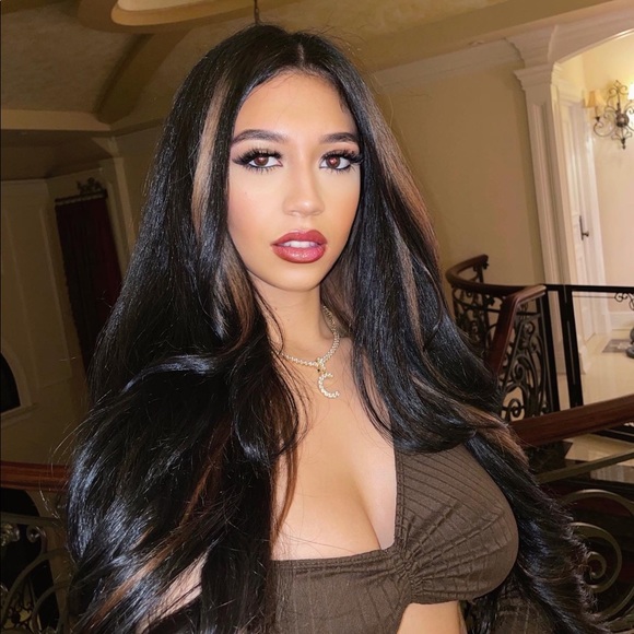 Meet your Posher, Crystal - Picture 2 of 4